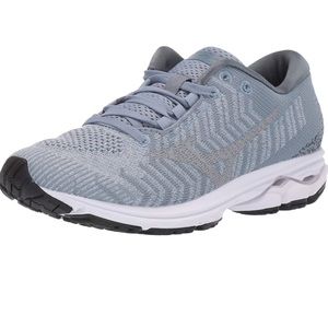 Hardly worn, Mizuno- Wave Rider 23 (size 8)
